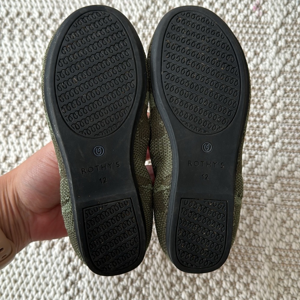 Rothys Girls Camo Loafers size 12 run small like a 10 - Picture 3 of 5